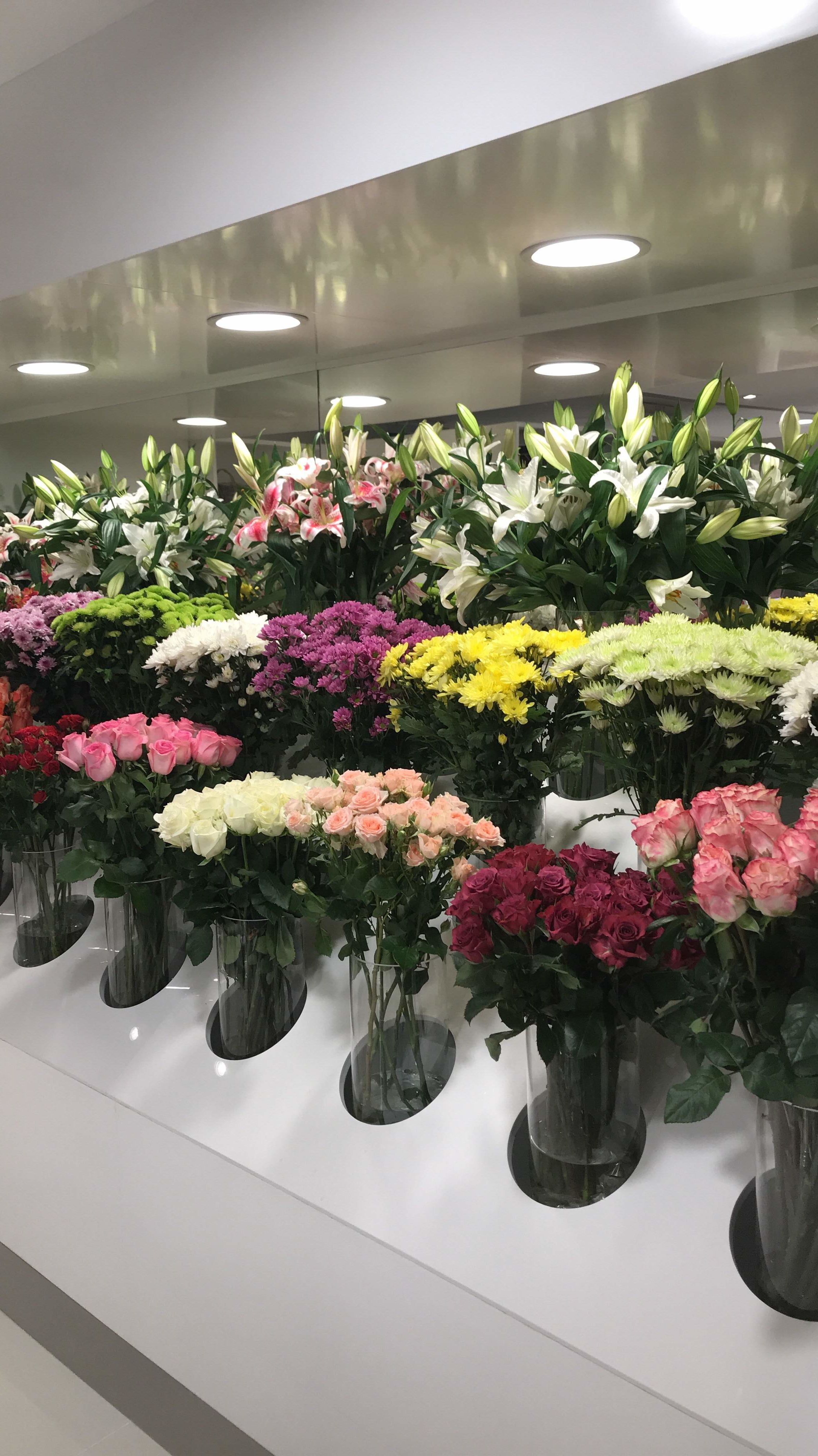 Better Flowers shop fit out at Dubai Mall done by MAST Exhibition & Fit out